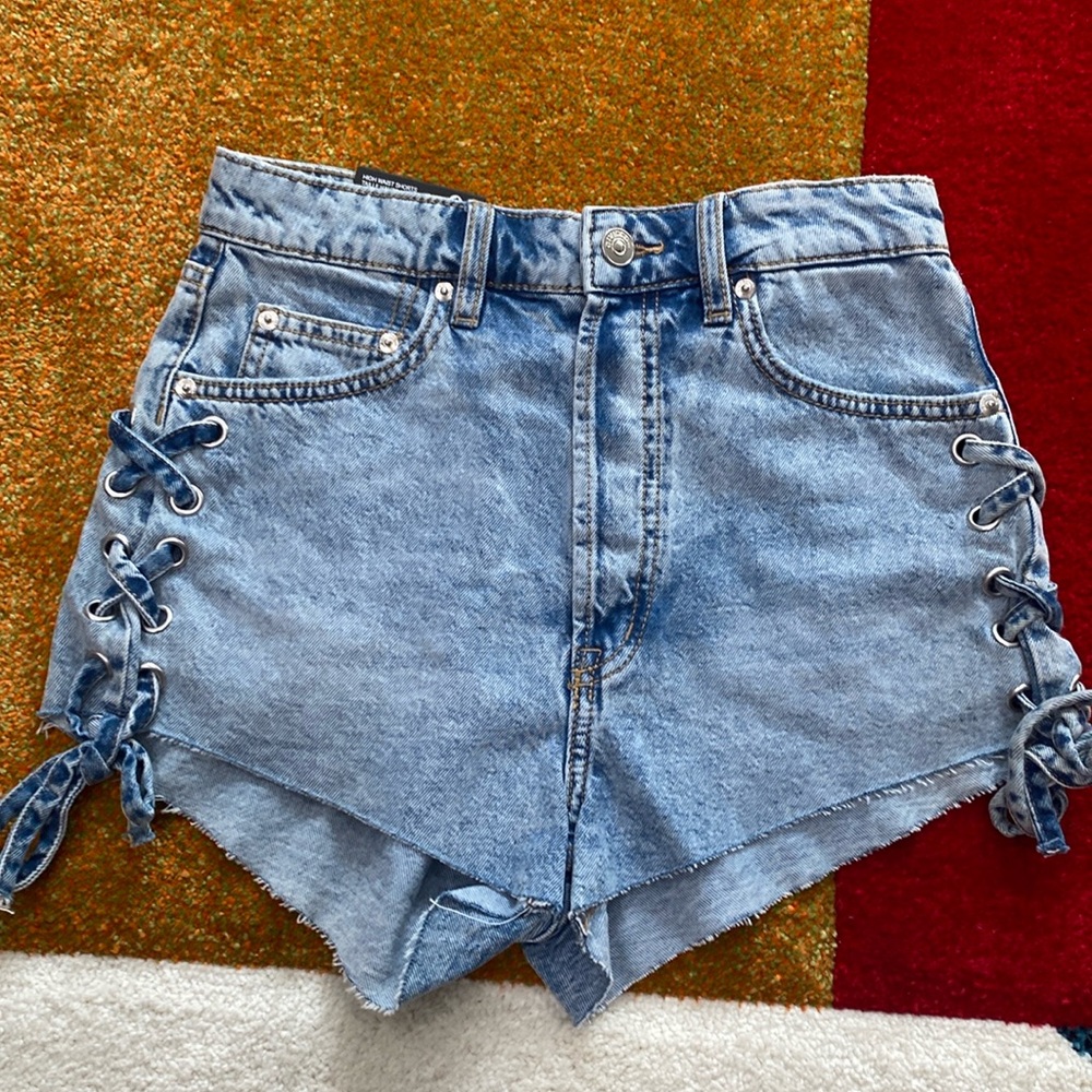 H&M denim shorts NWT size 4